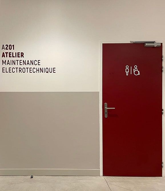 signalétique adhésive pour une entreprise