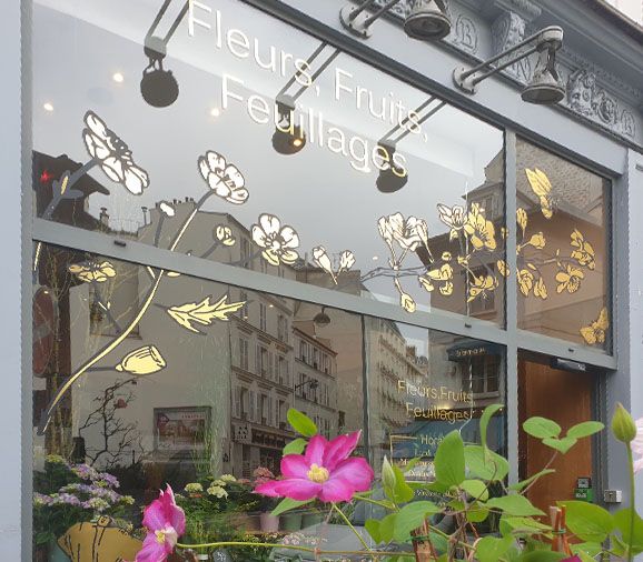 Habillage d'une façade de magasin de fleuriste